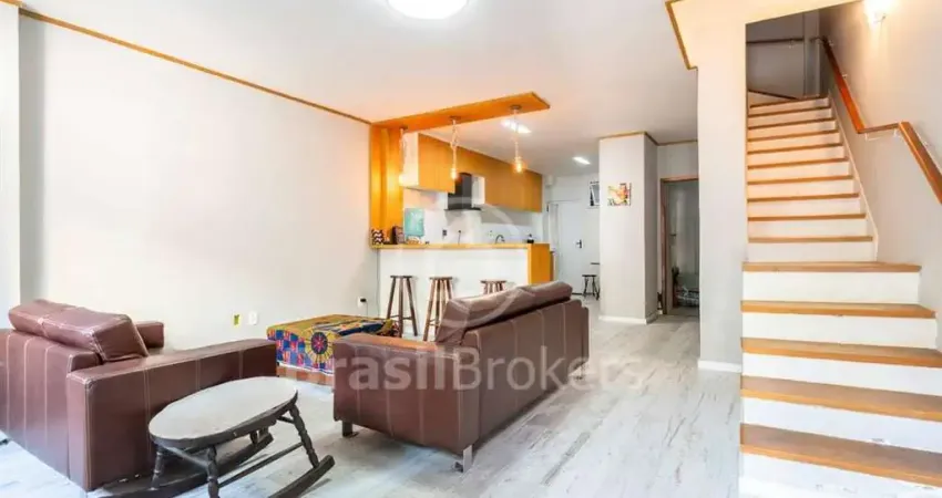 Casa a venda triplex 3 quartos, suíte e terraço reformada na Portuguesa