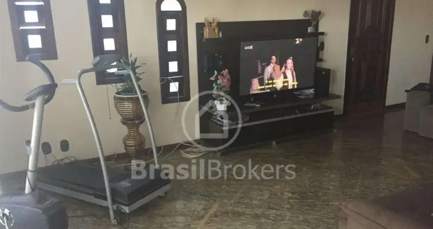 Casa à venda com 451,00m² e 3 quartos em Jardim Carioca, Rio de Janeiro - rj