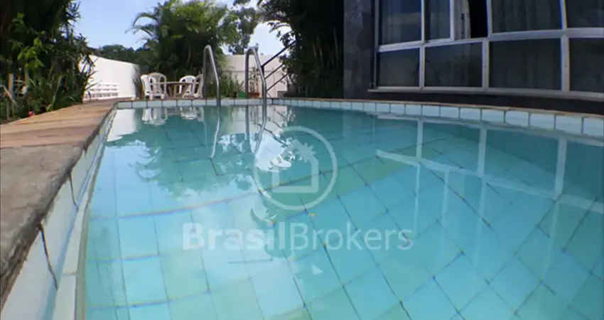 Casa à venda com 313,00m² e 6 quartos em Jardim Carioca, Rio de Janeiro - rj