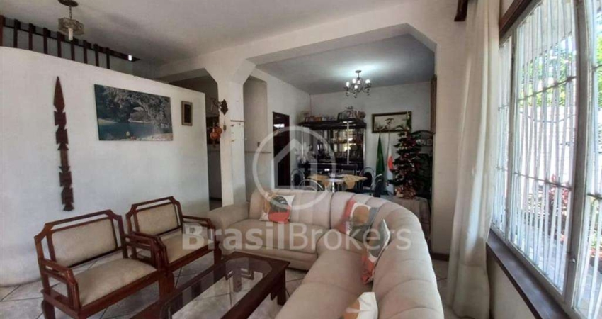 Casa à venda com 250,00m² e 5 quartos em Jardim Guanabara, Rio de Janeiro - rj