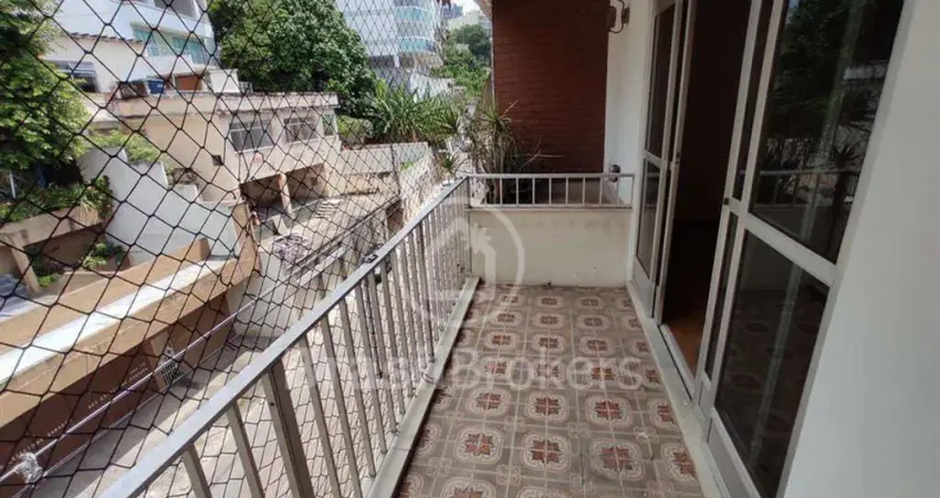 Apartamento de 2 quartos, dependência de empregada e varanda no Jardim Guanabara!