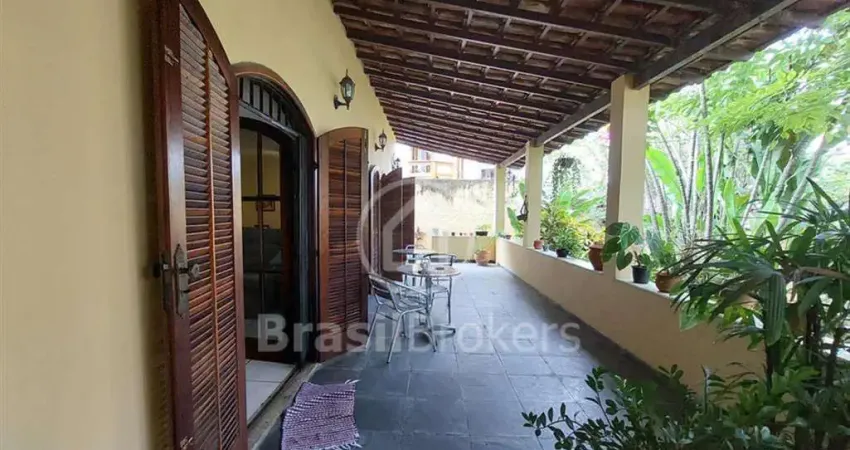 Casa à venda com 180,00m² e 4 quartos em Jardim Guanabara, Rio de Janeiro - rj