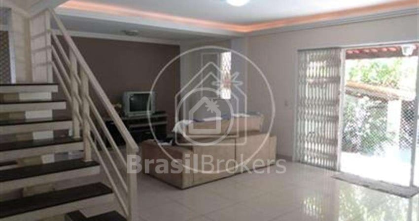 Casa à venda com 435,00m² e 5 quartos em Jardim Guanabara, Rio de Janeiro - rj