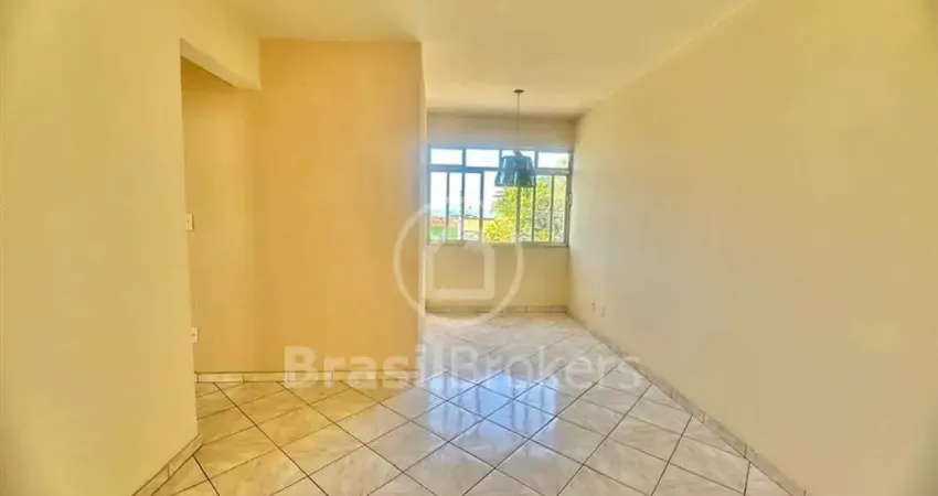 **Apartamento Claro e Arejado com Vista Livre Parcial para o Mar**