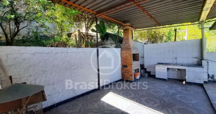 Apartamento tipo casa com edícula e terraço com churrasqueira