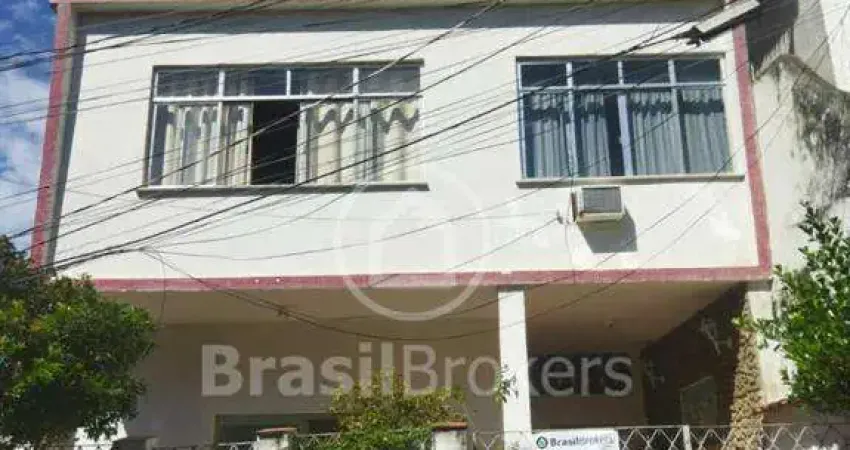 Casa 3 quartos, sendo 1 suíte