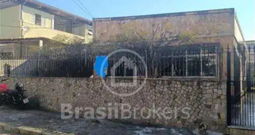 Oportunidade: Casa 3 Quartos, Suíte e Anexo nos Fundos!