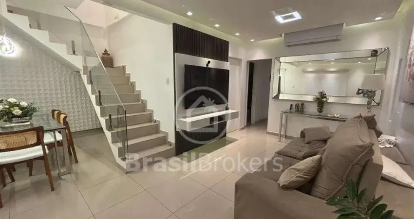 *EXCLUSIVO* Maravilhosa Casa a Venda a 300 metros da Praia da Bica