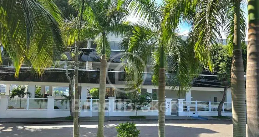 Apartamento quatro quartos, sendo uma suíte /área de lazer/ 4 vagas