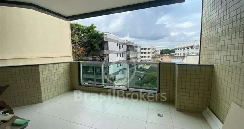 ÓTIMO  APARTAMENTO DE 2 QUARTOS AO LADO DO COMERCIO E CONDUÇÃO