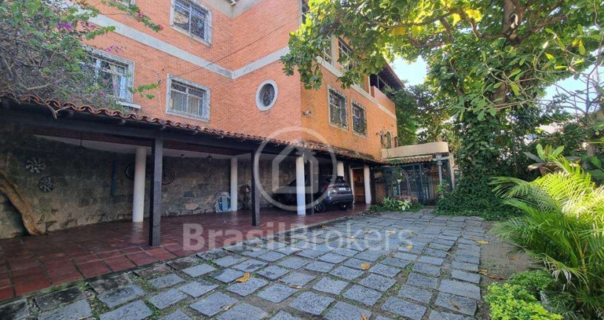 Casa à venda com 397,00m² e 4 quartos em Jardim Guanabara, Rio de Janeiro - RJ