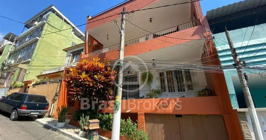 ÓTIMA CASA BI FAMILIAR, VARANDA 3 QUARTOS, SUITE