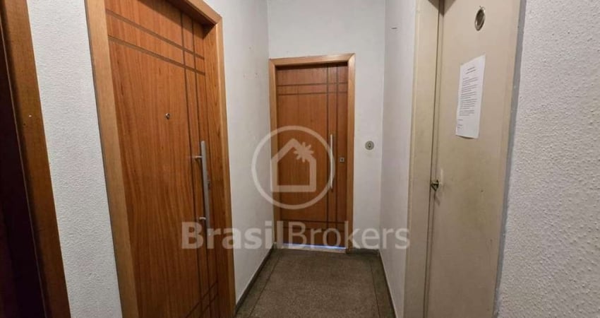 APARTAMENTO MODERNIZADO 1 ANDAR COM 2 QUARTOS 64m² - PORTUGUESA - RJ