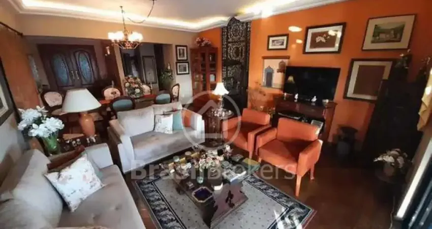 Apartamento quatro quartos com uma suite e duas varandas dependência completa no moneró/portuguesa