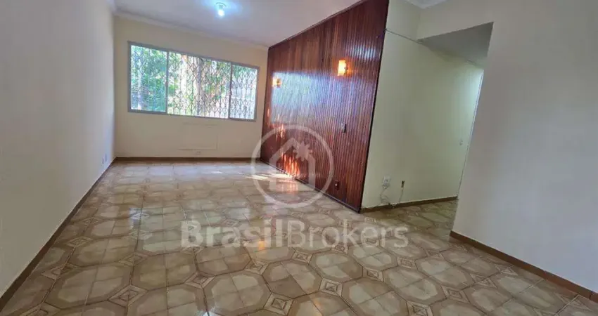 Oportunidade - Apartamento vazio, 3 quartos com suíte, elevador e área de lazer na Ribeira