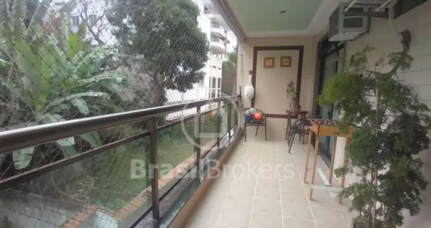 Apartamento espaçoso com 3 ( três quartos) quartos, suíte, varanda, elevador e 2 vagas – ribeira