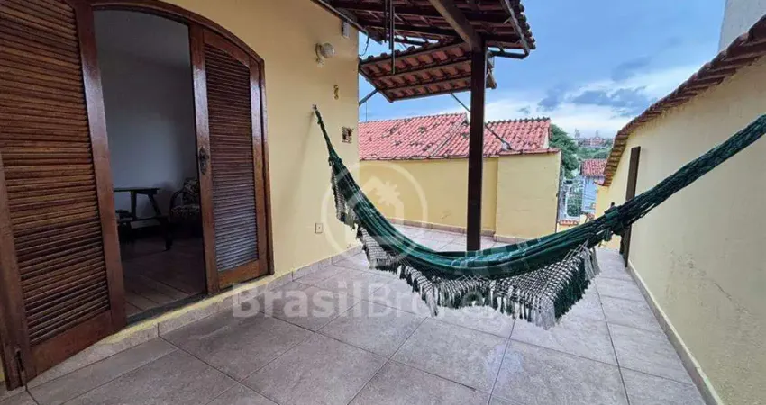 Casa Bifamiliar à Venda – Bairro das Pitangueiras, Ilha do Governador