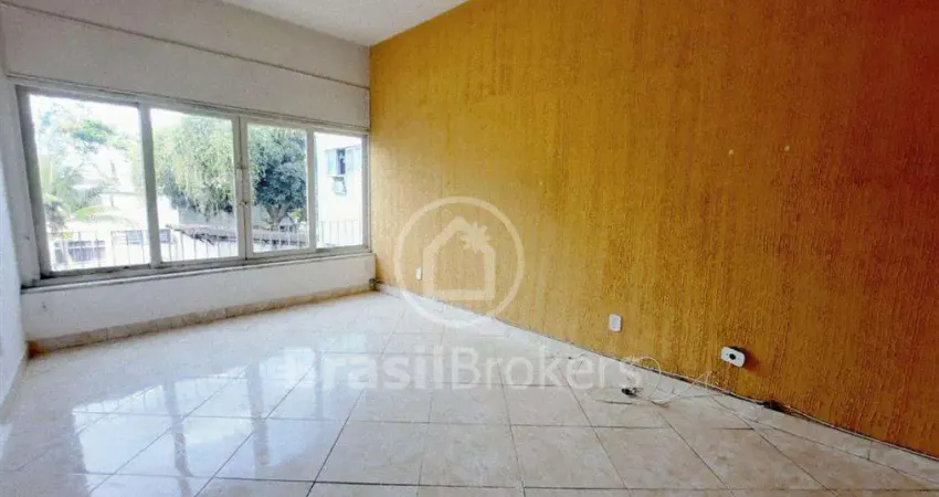 Apartamento de 2 quartos,dependência completa na Praia da Bandeira!