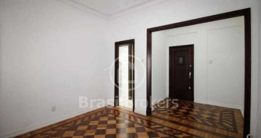 Apartamento 89m², 3 quartos, na praia do Flamengo.