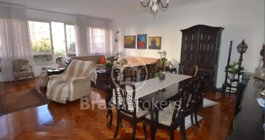 Maravilhoso 3 quartos na Praça Eugênio Jardim