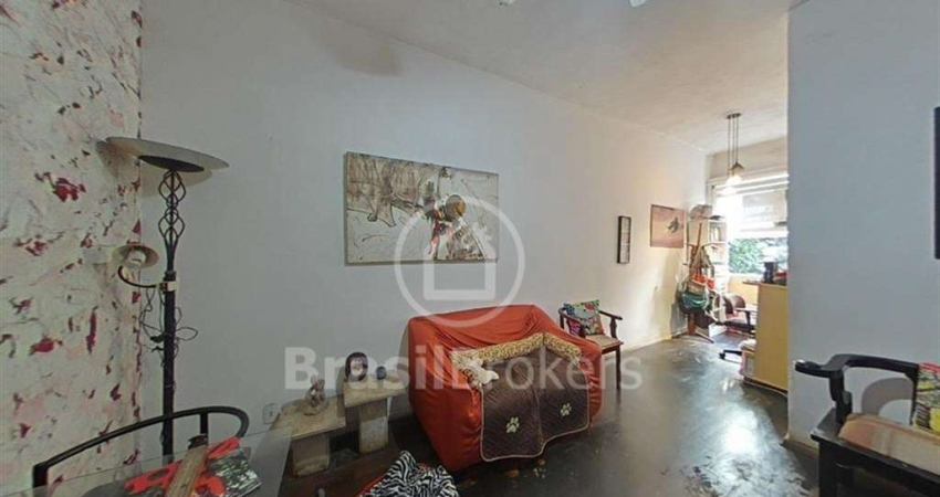 Excelente prédio na Rua Cinco de Julho, apartamento com sala e 2 quartos !