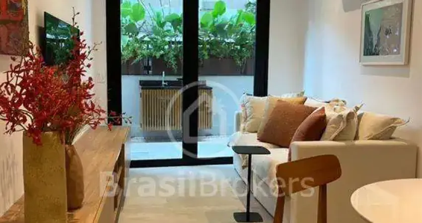 Segunda quadra da Praia do Leblon, apartamento com um quarto e área externa