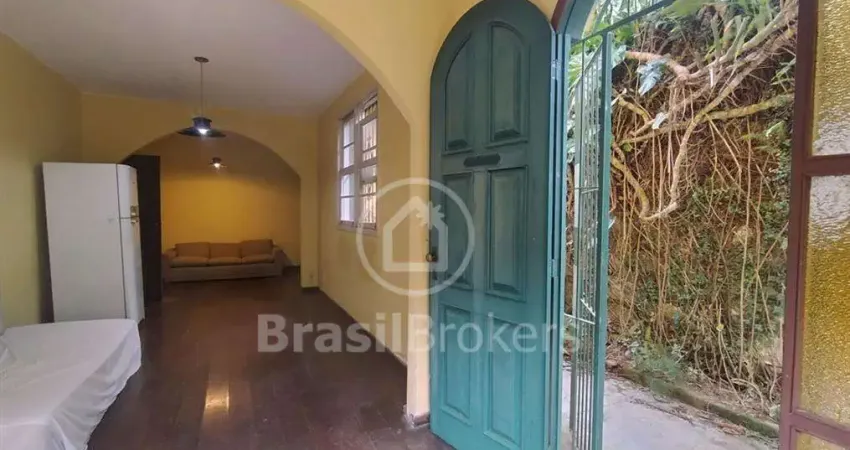 Casa charmosa e aconchegante, em rua nobre, no centro de petrópolis !