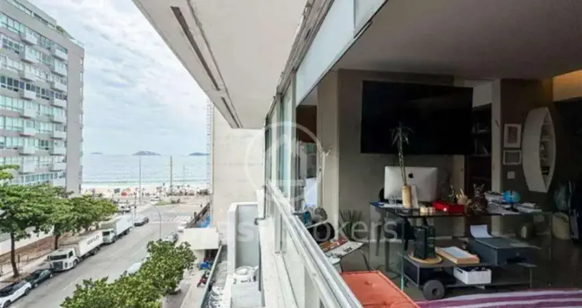 Leblon, quadra da praia, totalmente reformado, 4 quartos, 1 vaga, infraestrutura no predio.