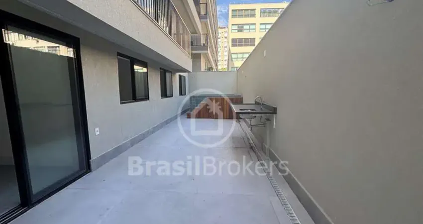 Leblon, predio novo da Mozak, excelente garden com piscina a area externa. Predio com infraestrutura total. 1 vaga de garagem.