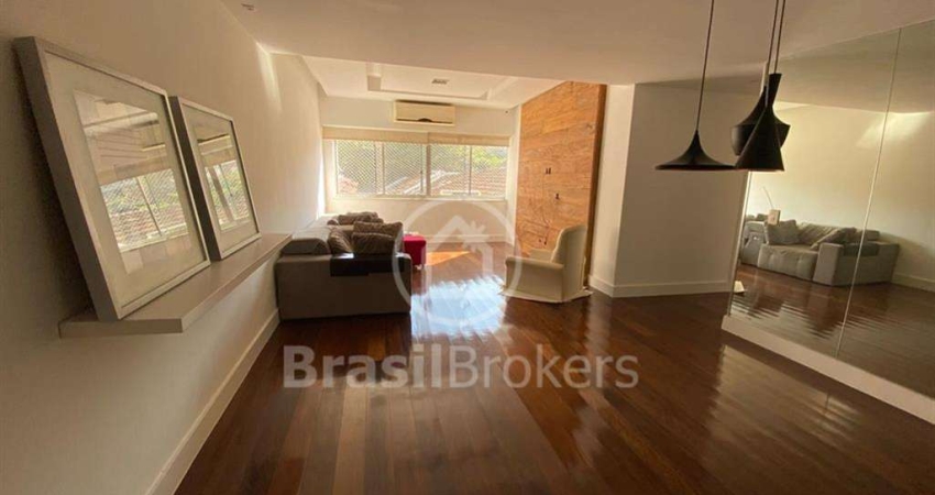 Apartamento com 3 Quartos e 2 banheiros à Venda, 130 m² por R$ 2.890.000