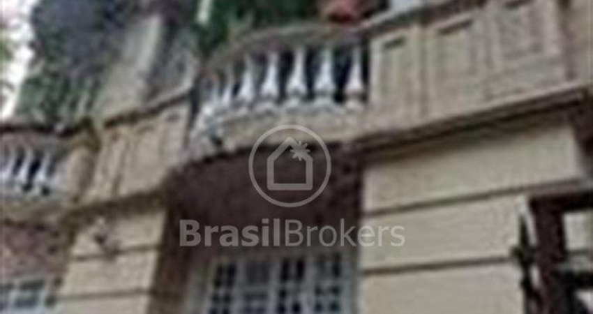 CHARMOSO APARTAMENTO TERREO NO CORAÇÃO DE IPANEMA