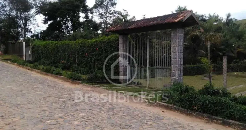 Rural à venda com 1400,00m² e 4 quartos em Centro, Valença - rj