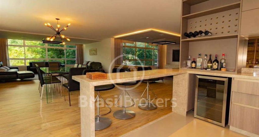 Leblon, Alto Luxo, original 4 quartos, 260m2, 2 vagas, predio com infra e portaria 24h