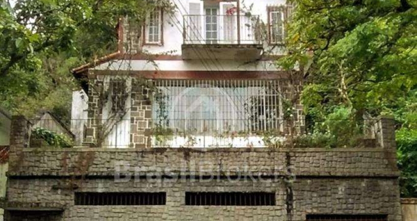 Casa à venda com 345,00m² e 5 quartos em Valparaíso, Petrópolis - rj