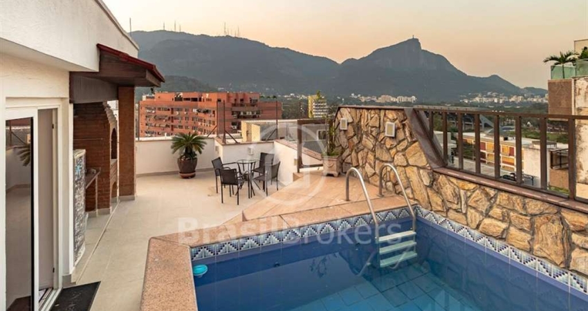 Cobertura duplex com linda vista do terraço, com piscina, sauna e churrasqueira, varandão, 3 quartos e 2 vagas !!