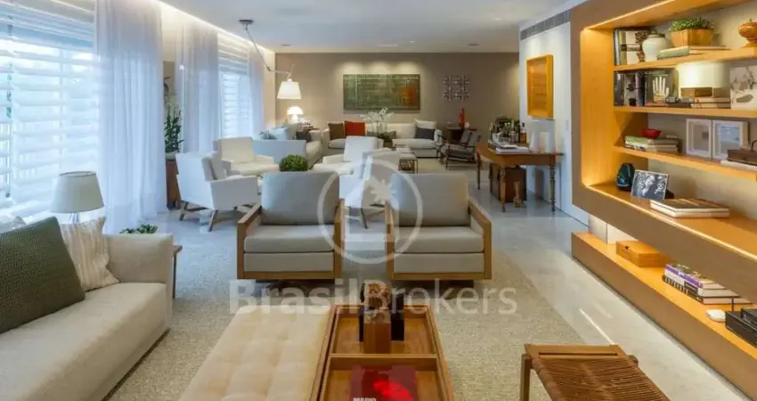 Apartamento luxuoso, reformado por arquiteto, semimobiliado, com 335 metros quadrados e finamente reformado,  à venda no Leblon!