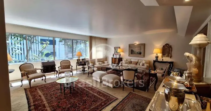 Apartamento à venda com 214,00m², 4 quartos no Leblon, reformado, 2 vagas.