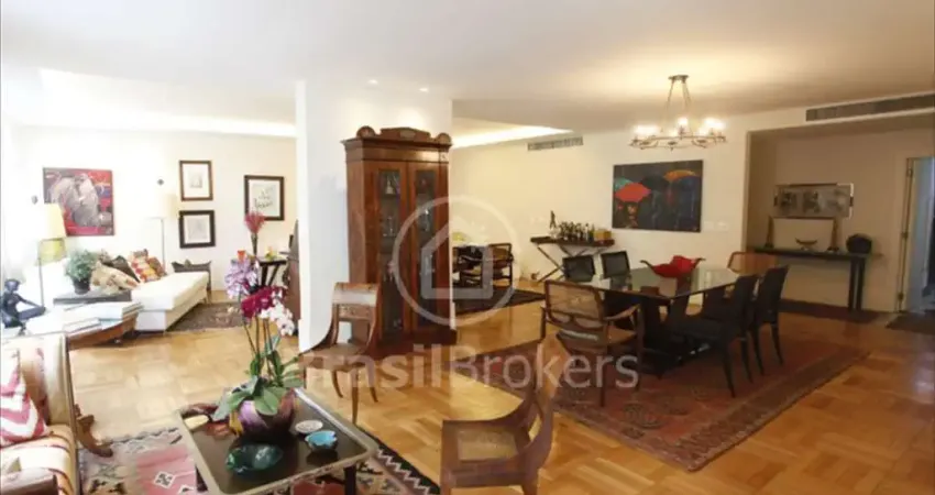 Apartamento reformado, com 4 quartos, 379 m², em copacabana