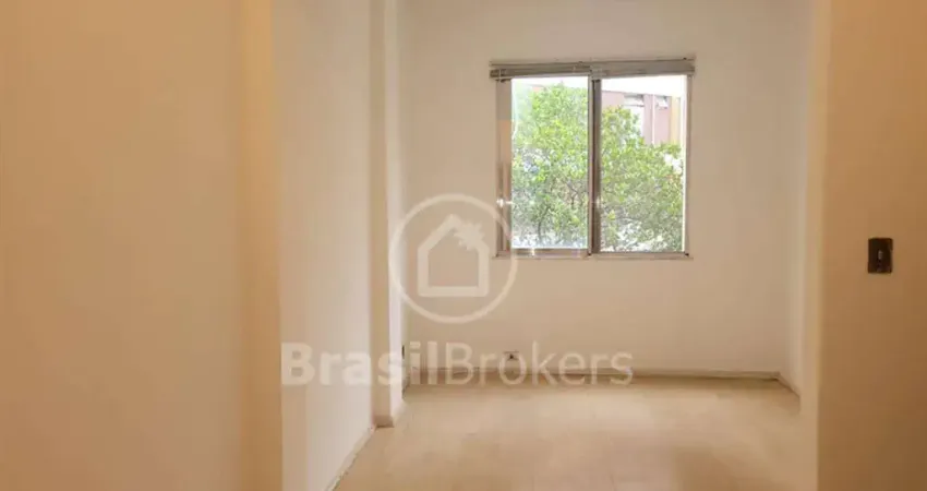 Apartamento com 2 quartos e 1 vaga à venda na rua mário ribeiro, leblon.
