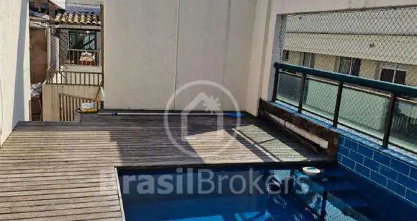 Bela cobertura duplex, com 212 m2, varanda, piscina, churrasqueira e 3 vagas de garagem