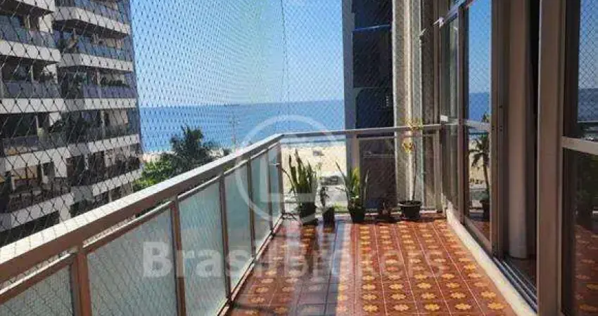 Excelente localização, quadra da Praia 4 Quartos com Varanda