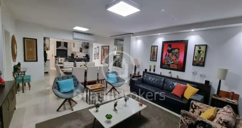 Apartamento de 4 Quartos na Avenida Rainha Elizabeth - Copacabana