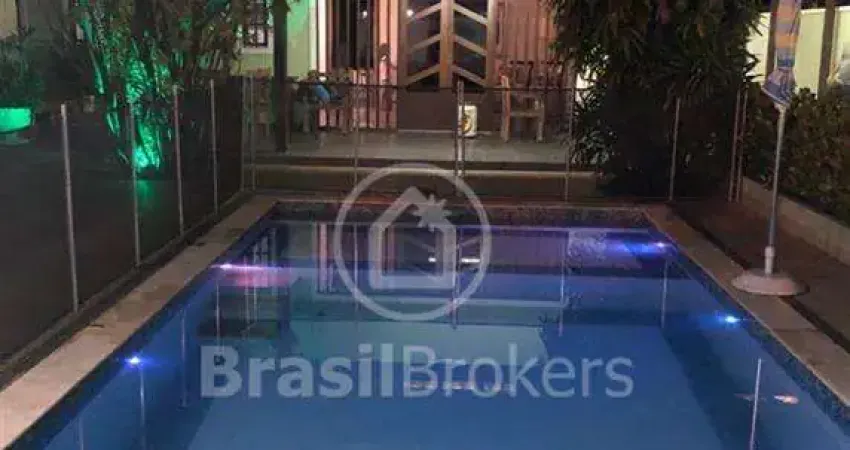 Casa em Condomínio Bosque dos Esquilosà venda com 608,00m² e 6 quartos em Jacarepaguá, Rio de Janeiro - rj