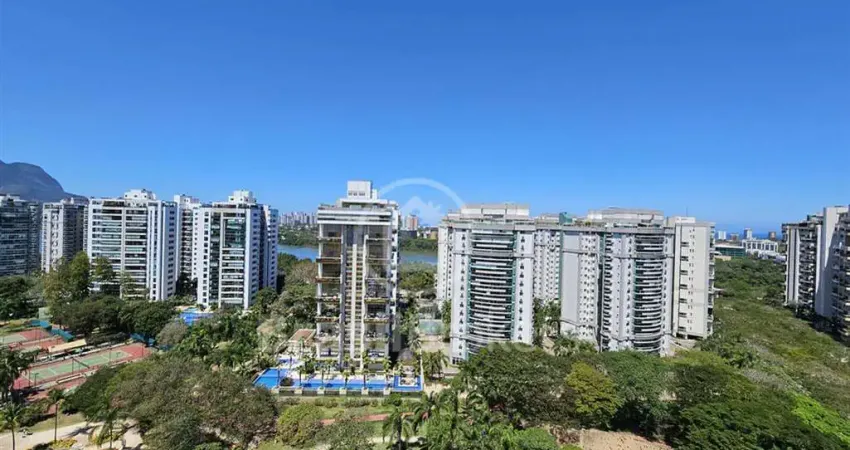 Excepcional cobertura  com vista deslumbrante para a montanha e lagoa