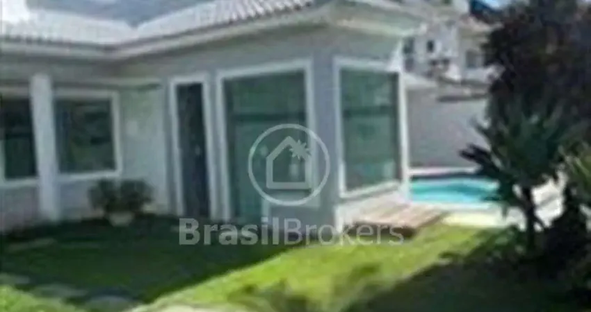 MANSÃO com 600m2 área construída, 6 quartos sendo 4 suites , hidromassagem , em RECREIO DOS BANDEIRANTES.