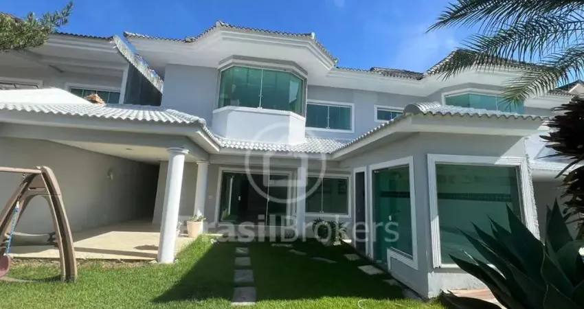 Mansão com 600m2 área construída, 6 quartos sendo 4 suites , hidromassagem , em recreio dos bandeirantes.