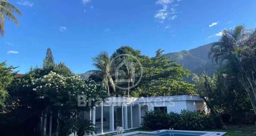 Mansão Exclusiva no Itanhangá – 531m² de Luxo e Conforto