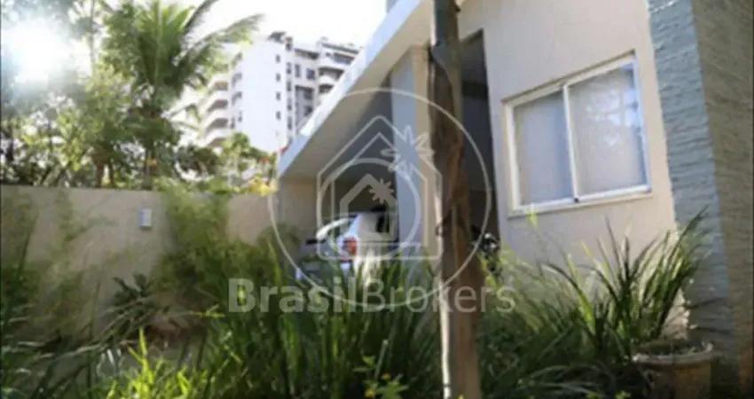 Casa à venda com 642,00m² e 8 quartos em Recreio dos Bandeirantes, Rio de Janeiro - rj