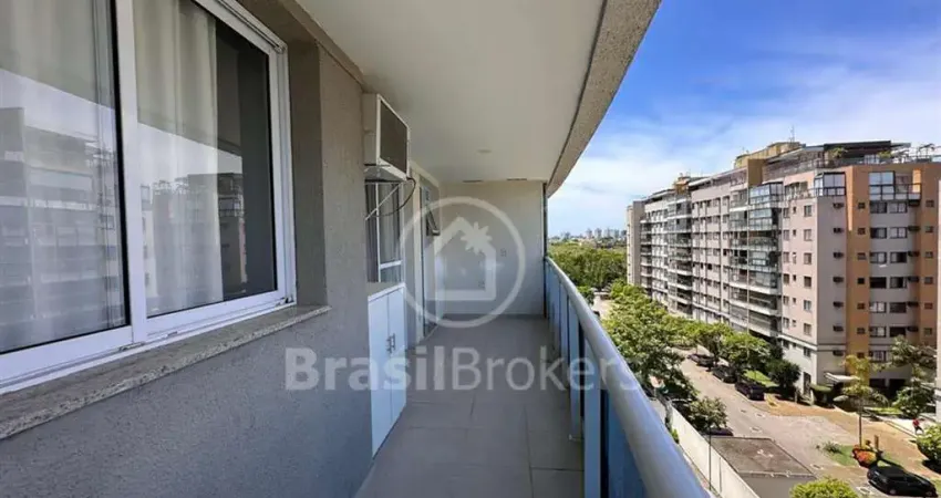 Excelente apartamento silencioso 03 quartos com 2 suítes e um lavabo todo reformado com 93 m2. Condomínio lazer total.