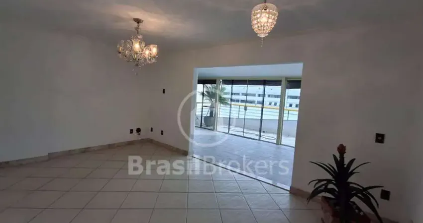 Cobertura espaçosa e completa no Recreio dos Bandeirantes com 172m² e 2 vagas!